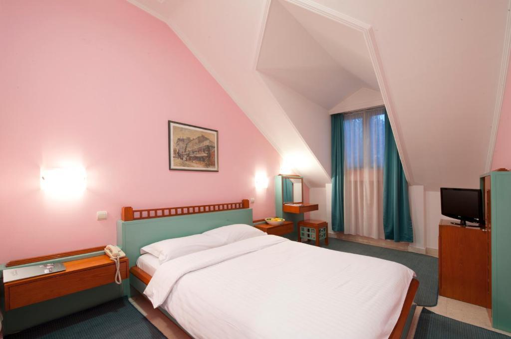 Hotel Eminent Podgorica Zimmer foto